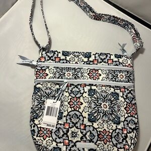 NWT Vera Bradley Trio Zip Hipster in Lisbon Medallion(stained)